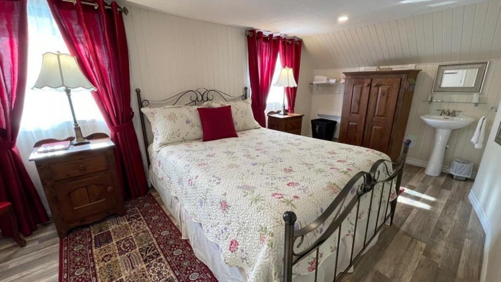 Les Chalets De La Colline Inc Baie-Sainte-Catherine Ngoại thất bức ảnh